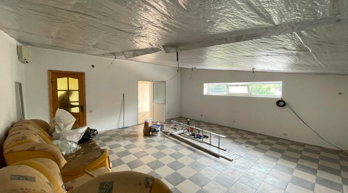 Construcție comercială în un nivel cu mansardă,satul Lucășeuca, Orhei.