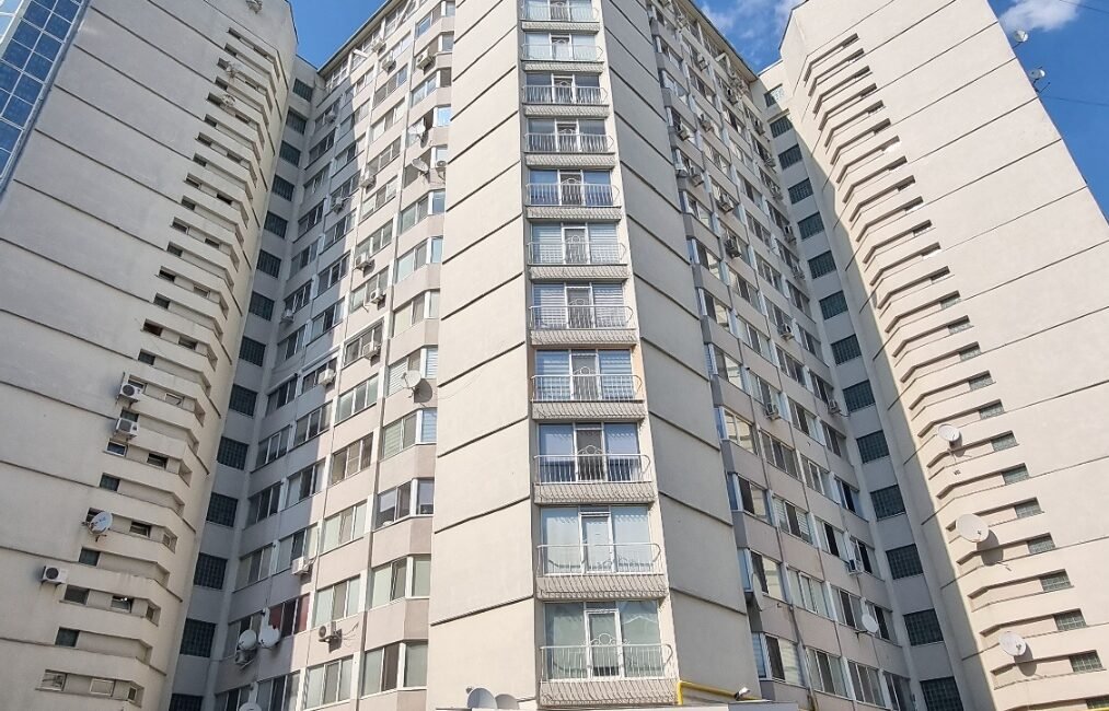 Chișinău, sect. Botanica, bd. Decebal 23