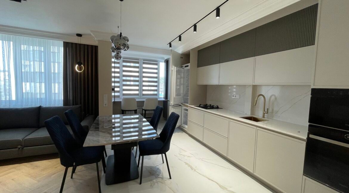 Orhei, str. 1 Mai 13, bloc nou, compania ExFactor.