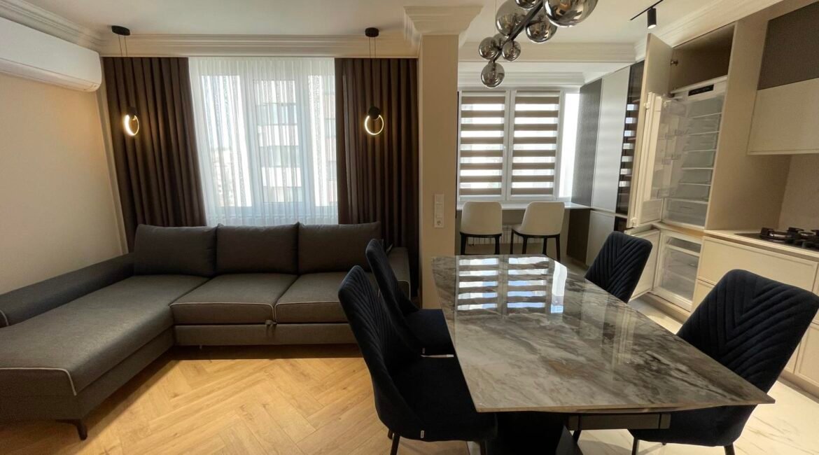 Orhei, str. 1 Mai 13, bloc nou, compania ExFactor.