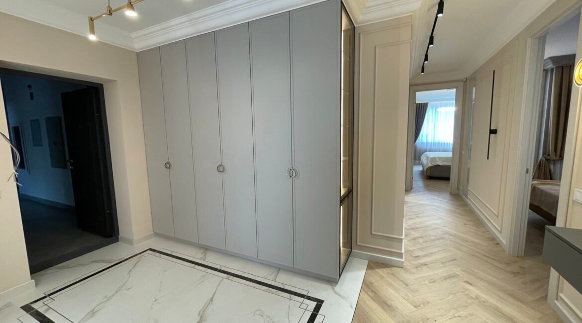 Orhei, str. 1 Mai 13, bloc nou, compania ExFactor.