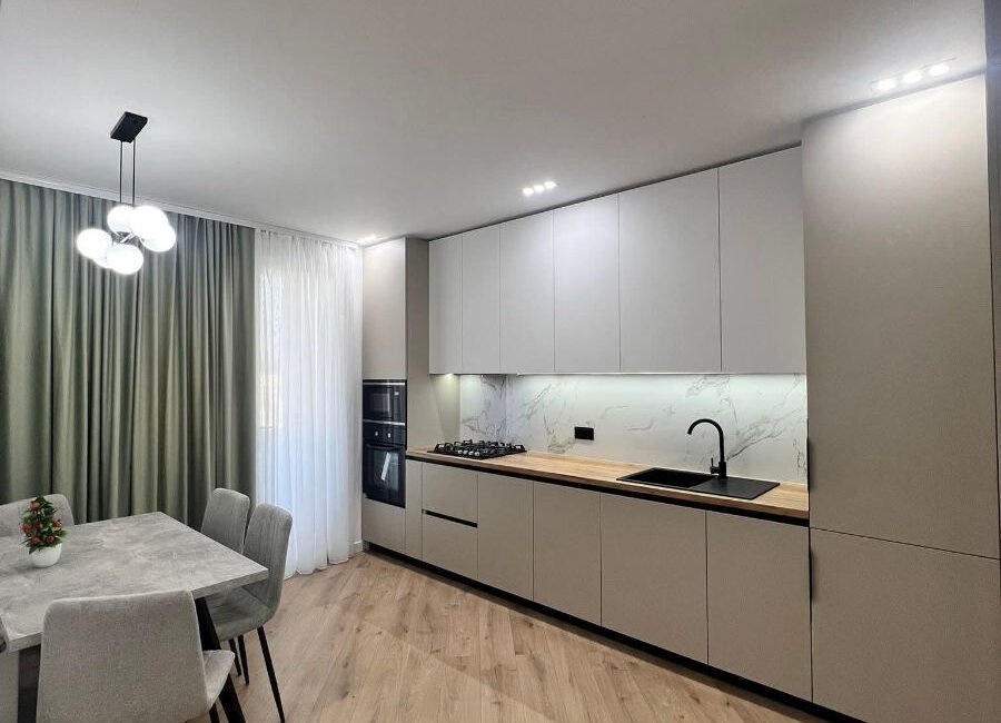 Orhei, str. Negruzzi 91, compania Dansicons.