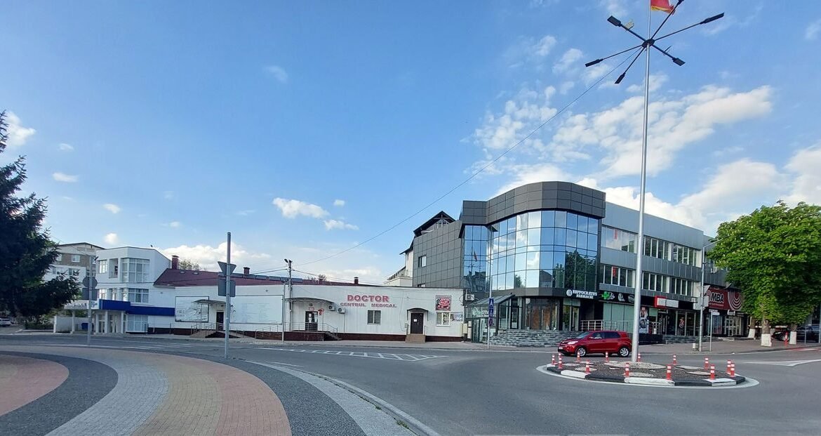 Arendă 2 etaje de spatiu comercial, Orhei – centru str.M.Eminescu 10.