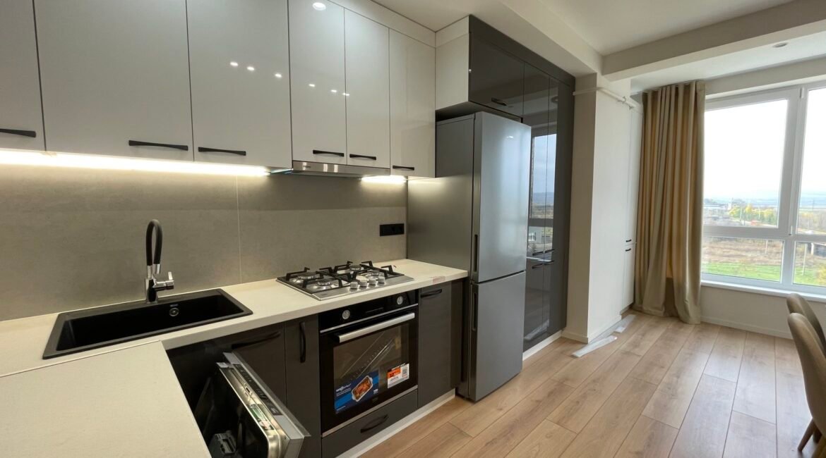 Orhei-Centru, str. Sălciilor 75 bloc nou, compania Sv Lux Grup.