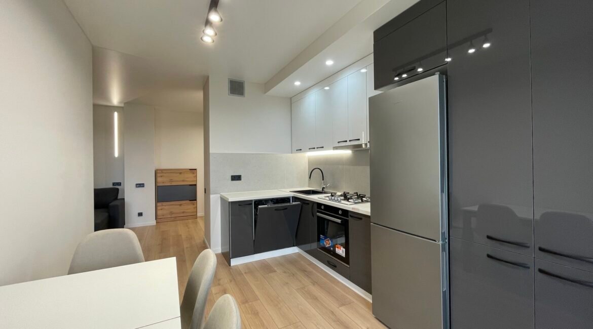 Orhei-Centru, str. Sălciilor 75 bloc nou, compania Sv Lux Grup.