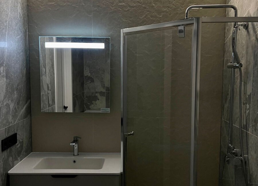 Orhei-Centru, str. Sălciilor 75 bloc nou, compania Sv Lux Grup.