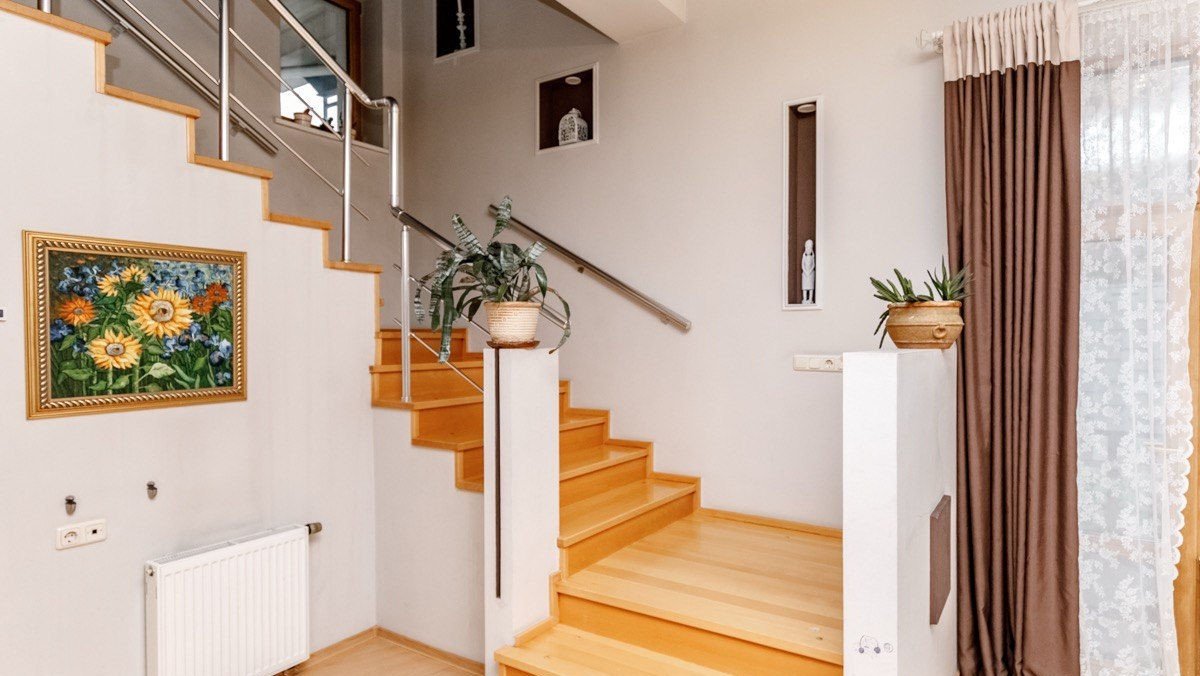 683e97f506b7e4eb7b8687d2d23e5fc8